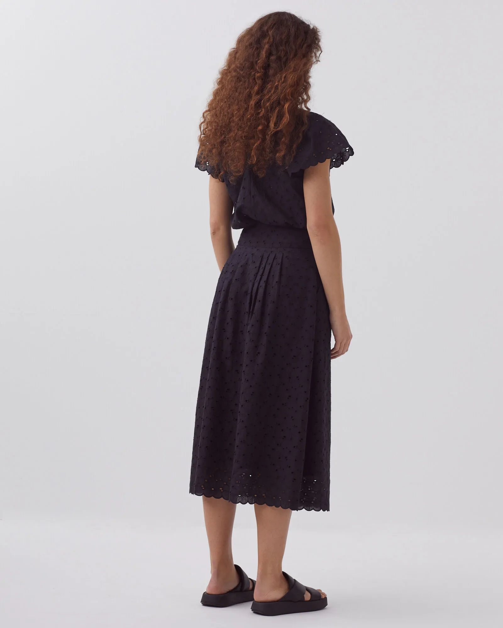 Jupe longue à broderie anglaise